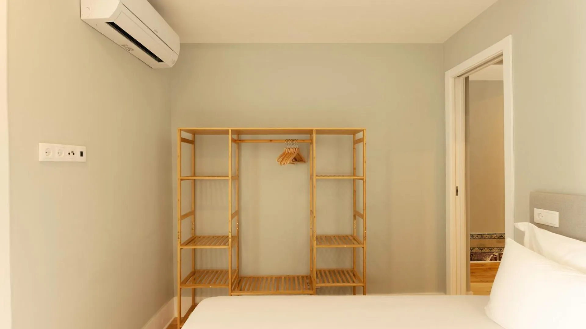 Esqina Urban Lodge Lisbon 4*,